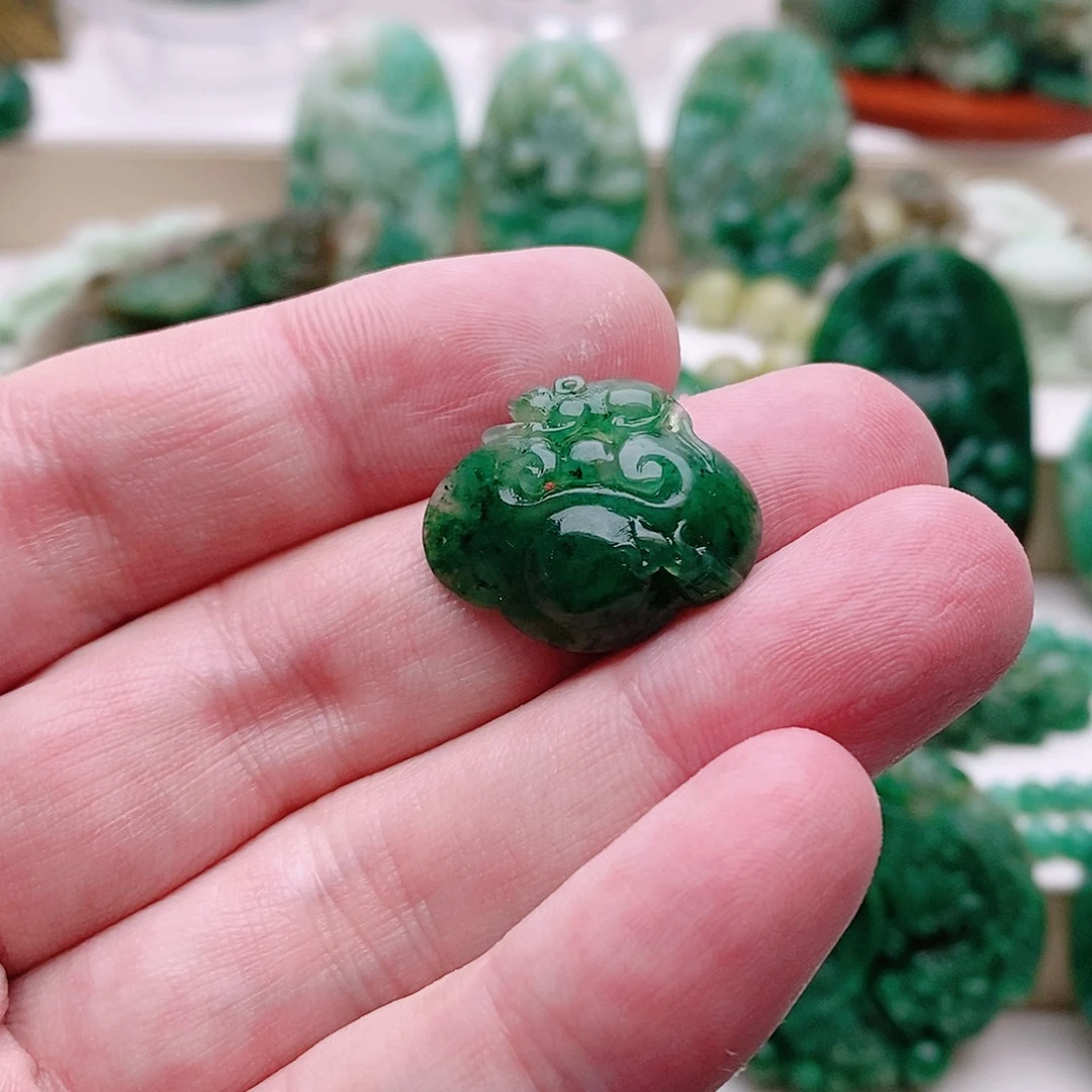 独山玉未镶嵌吊坠
