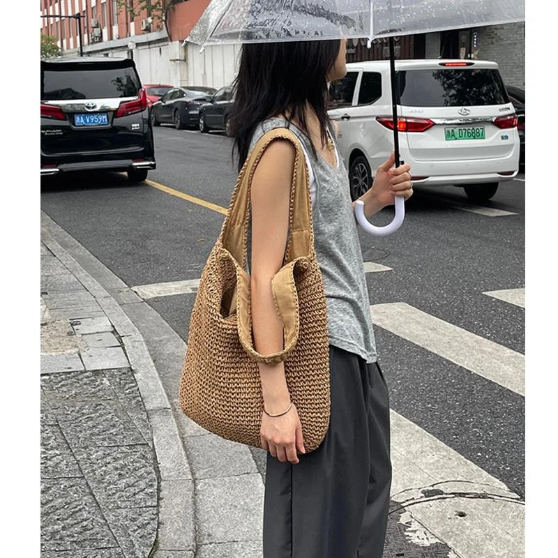 URCAN REUIUQ夏天慵懒风拉菲草编织包2025新款大容量镂空棕色海边