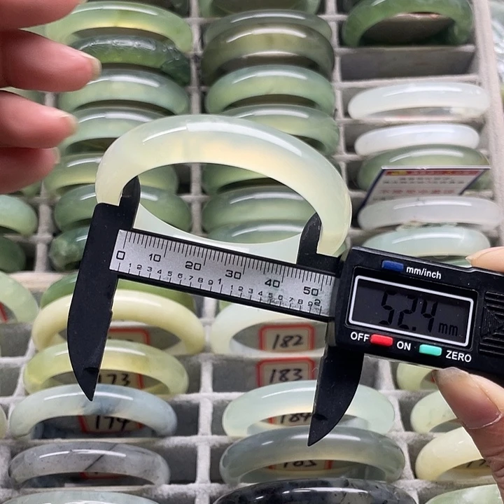 蛇纹石玉未镶嵌手镯183