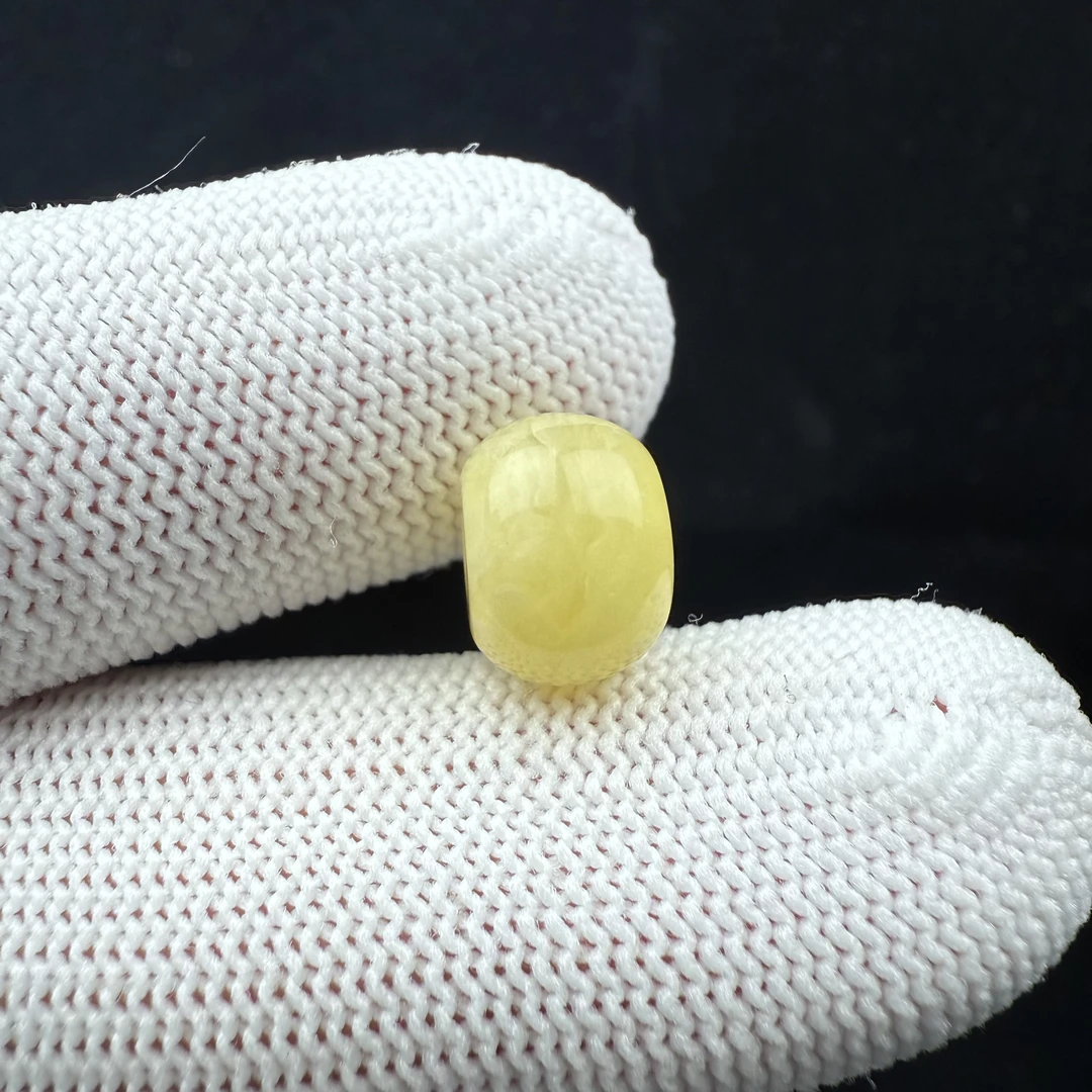 J6078天然原矿俄料蜜蜡墩子10.7*7.7mm支持复检假一罚十