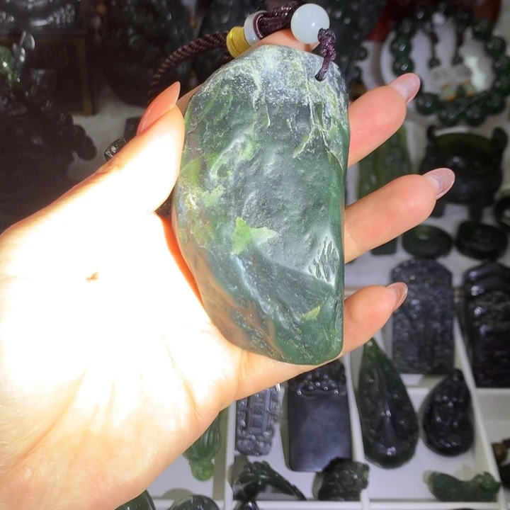 蛇纹石玉未镶嵌颈饰