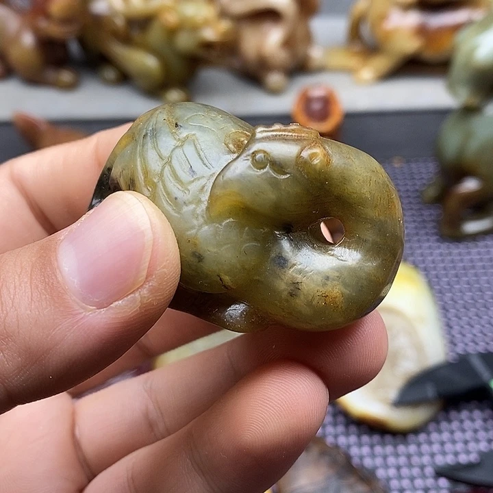 未镶嵌蛇纹石玉颈饰