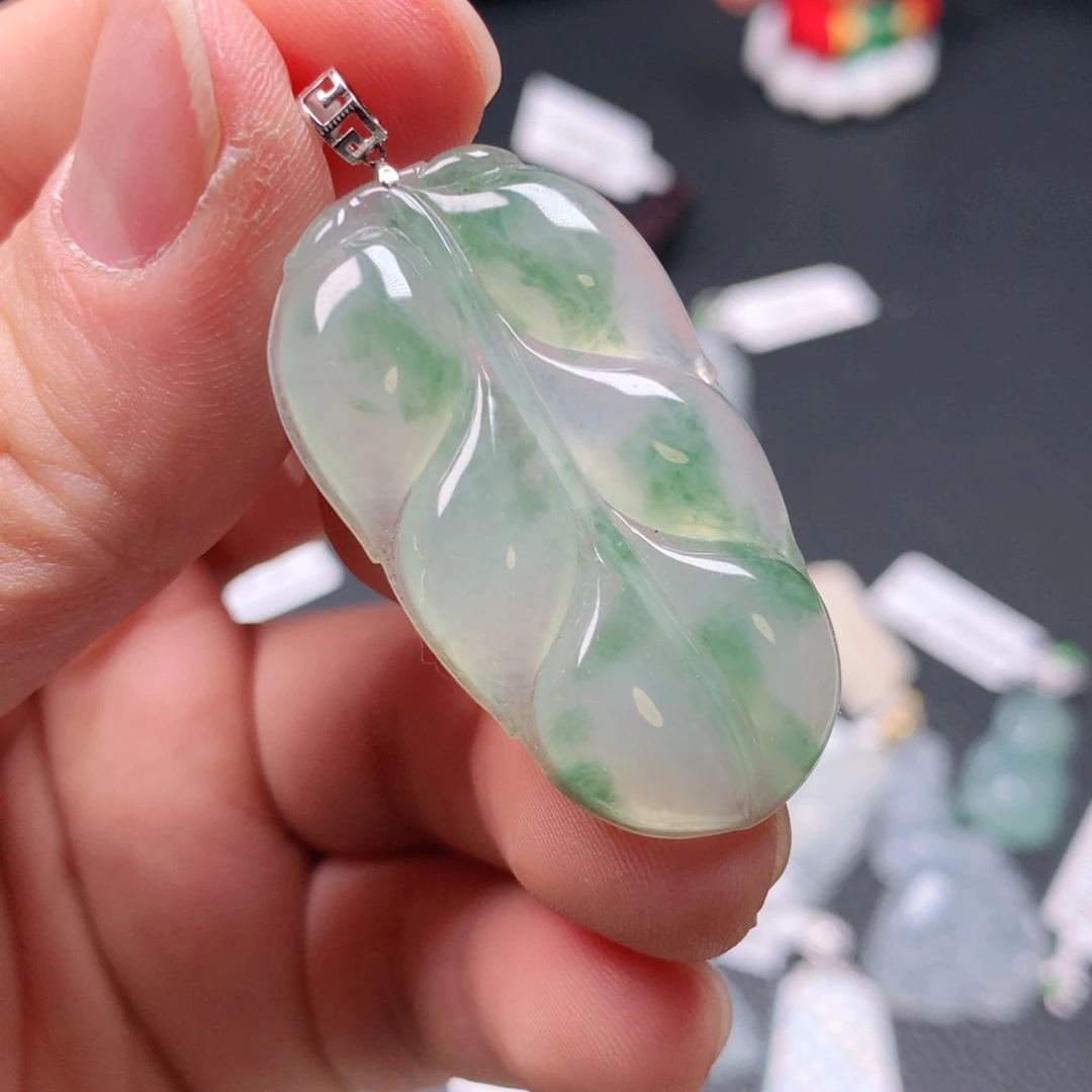 翡翠颈饰18K金镶嵌叶子