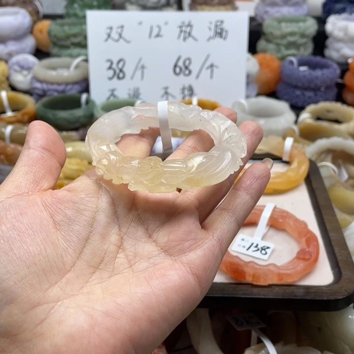 啦****石英质玉未镶嵌手镯