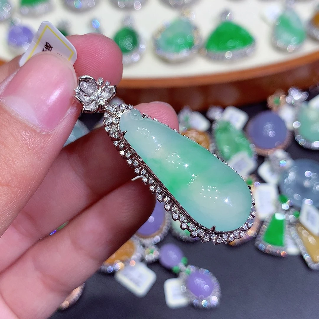 翡翠吊坠(不含链)18K金镶嵌