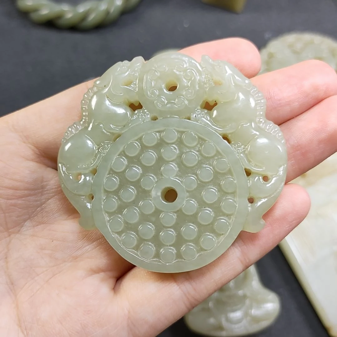 幸***样和田玉未镶嵌颈饰