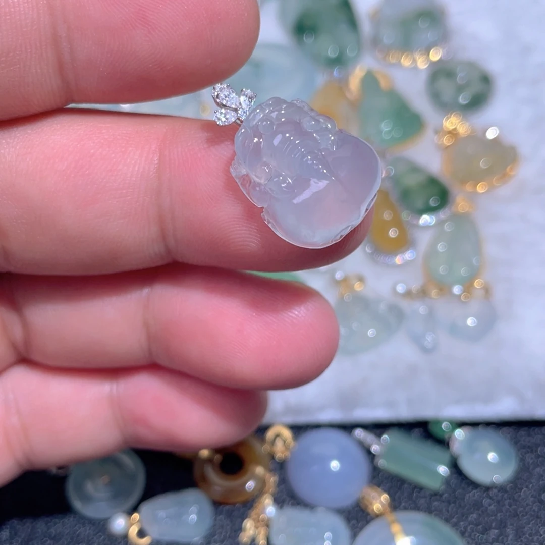 颈饰18K金镶嵌翡翠