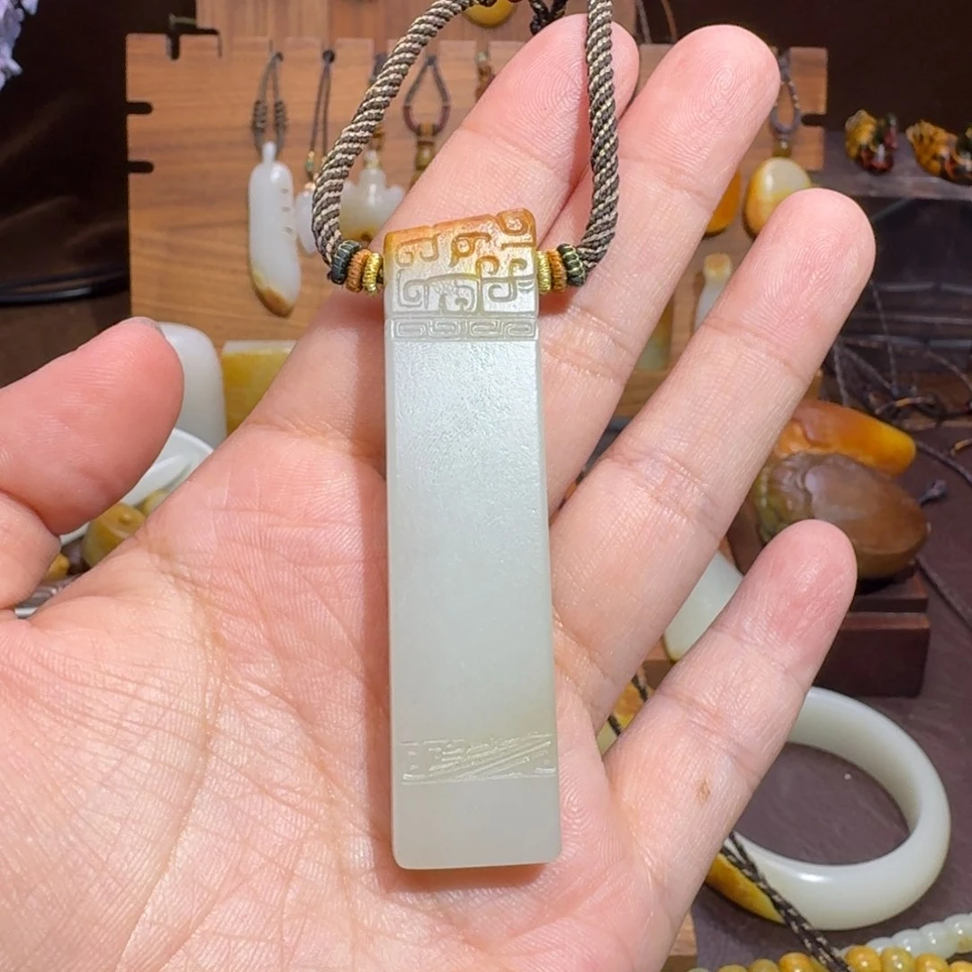 和田玉未镶嵌颈饰K***/