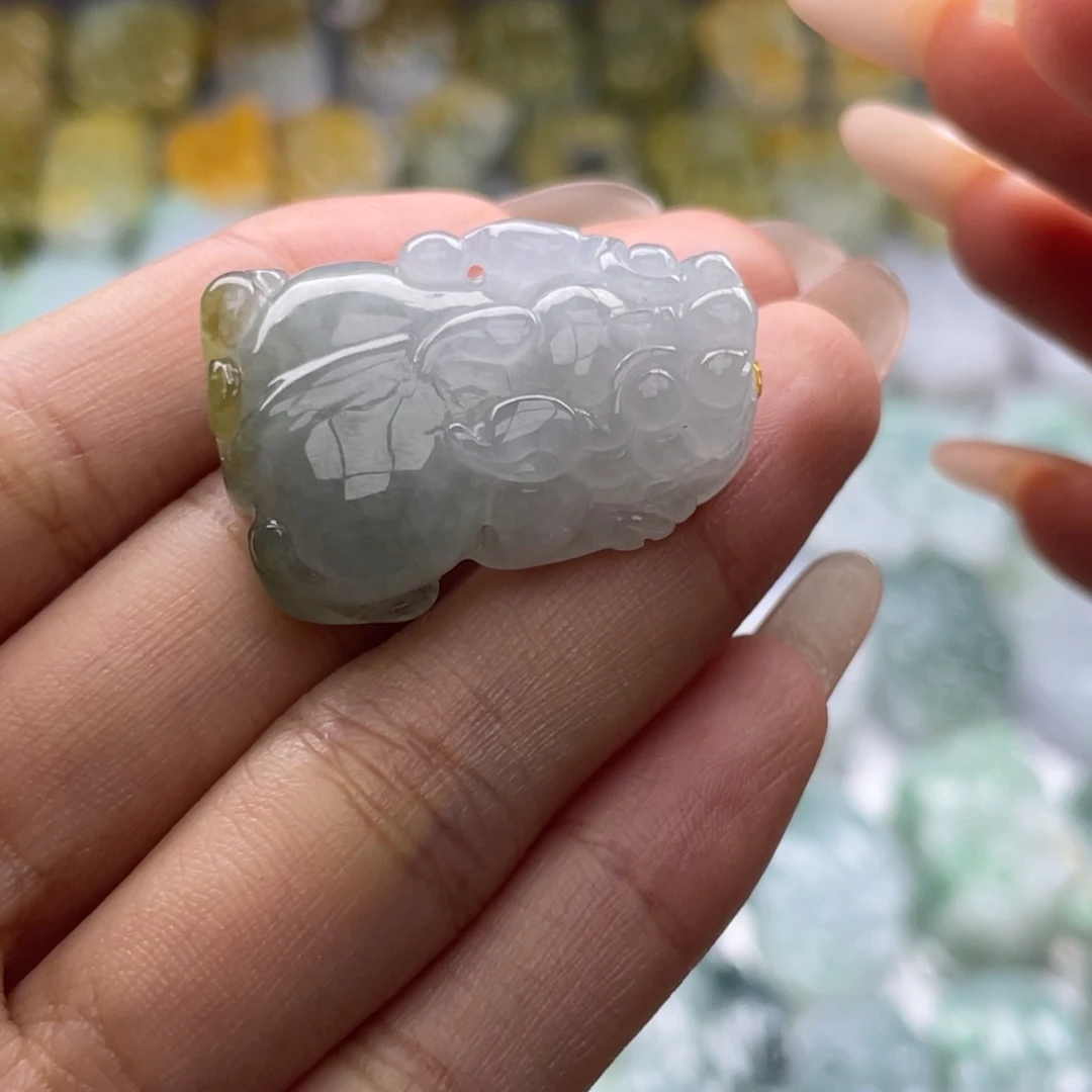 翡翠未镶嵌颈饰貔貅