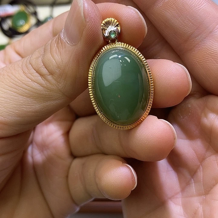 和田玉（碧玉）18K金镶嵌颈饰