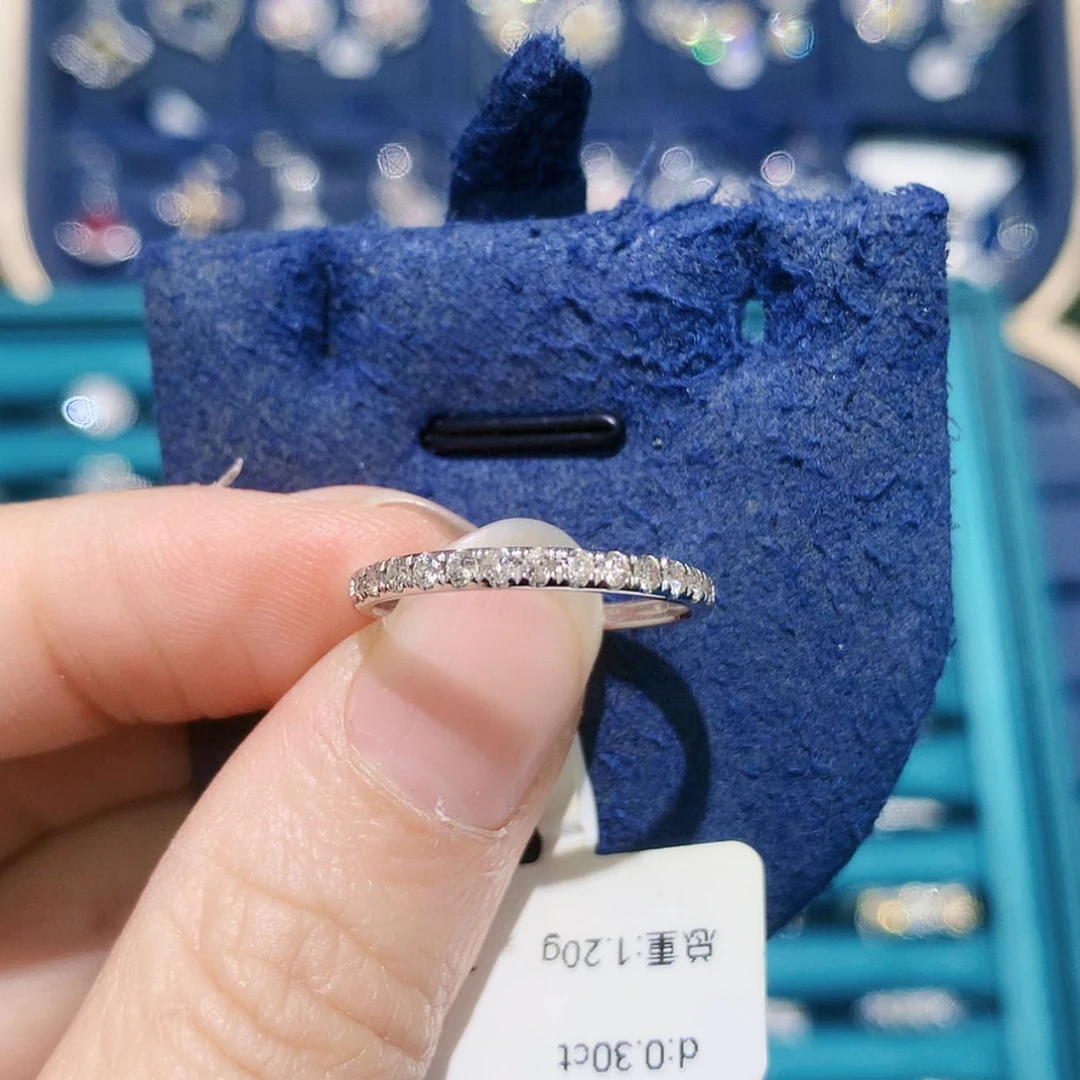 【闪购商品】18K金镶嵌戒托钻石简单排戒