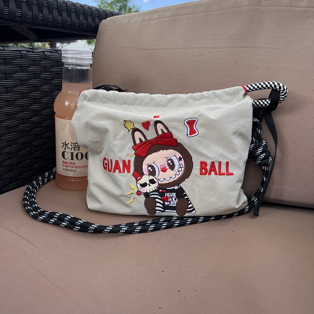 【小包带拉链】尼龙防水休闲单肩斜挎包刺绣日系风可调节水桶包女包