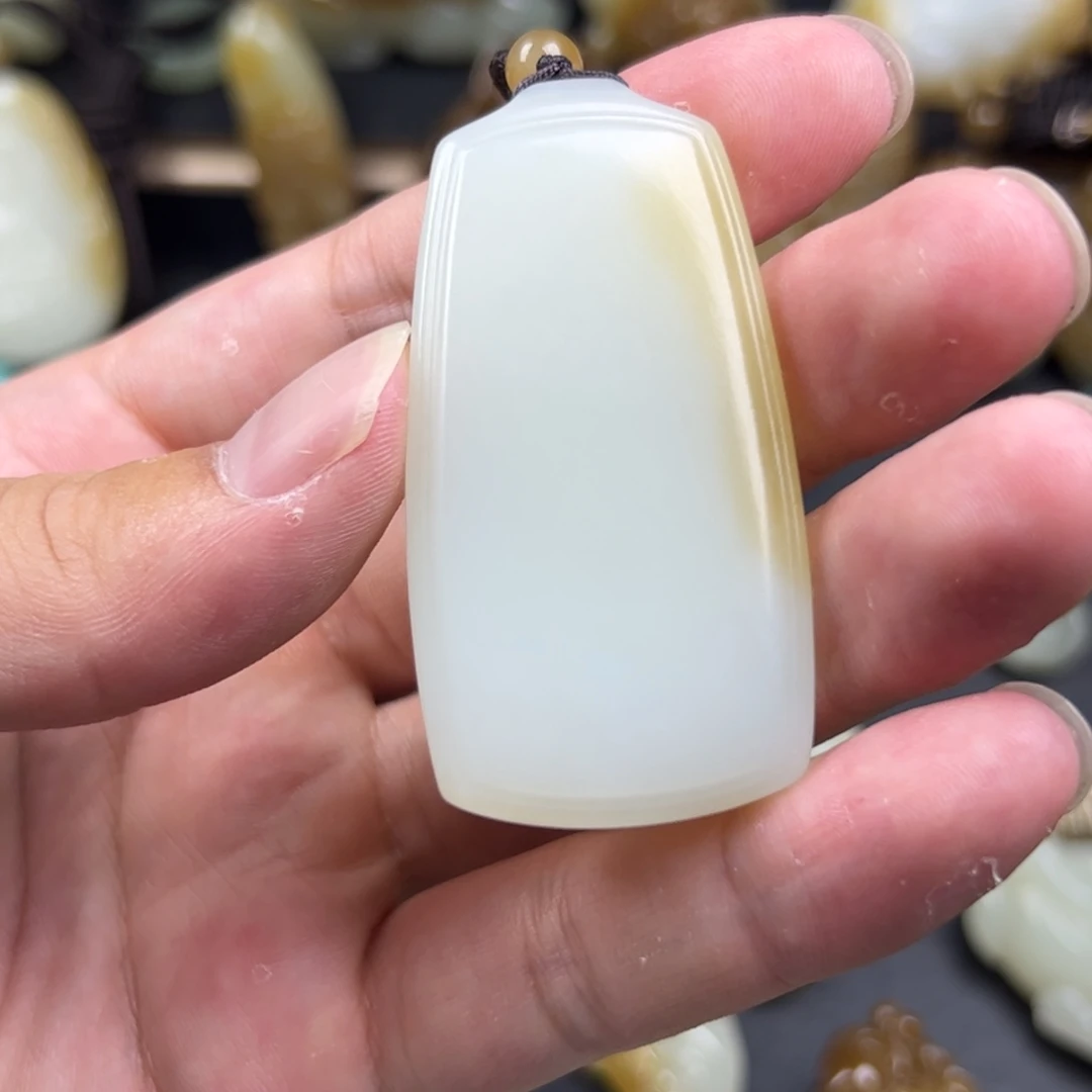 江***哥和田玉（糖玉）未镶嵌颈饰