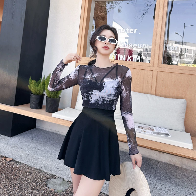 泳衣女2025新款吊带连体遮肚长袖罩衫防晒两件套绝美温泉度假泳装