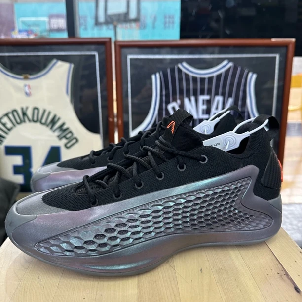 43码/华子1 黑银/54300/篮球鞋/无原盒/JQ8898