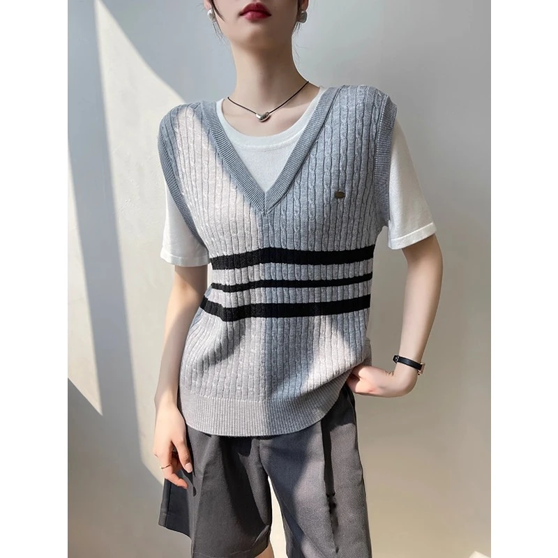 灰色假两件针织马甲条纹短袖t恤女2025新款夏季显瘦打底衫v领上衣