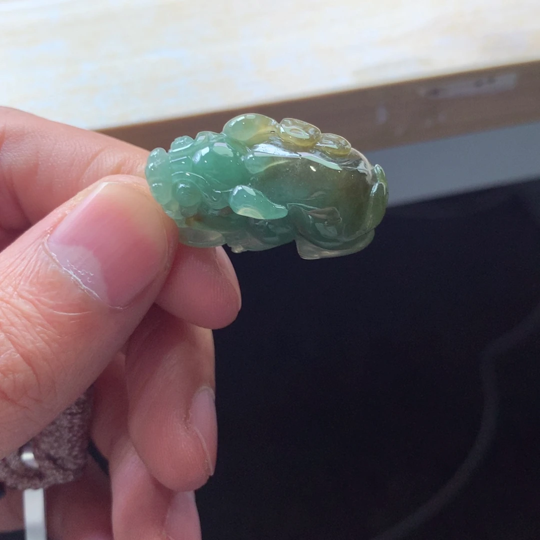 翡翠颈饰未镶嵌吊坠