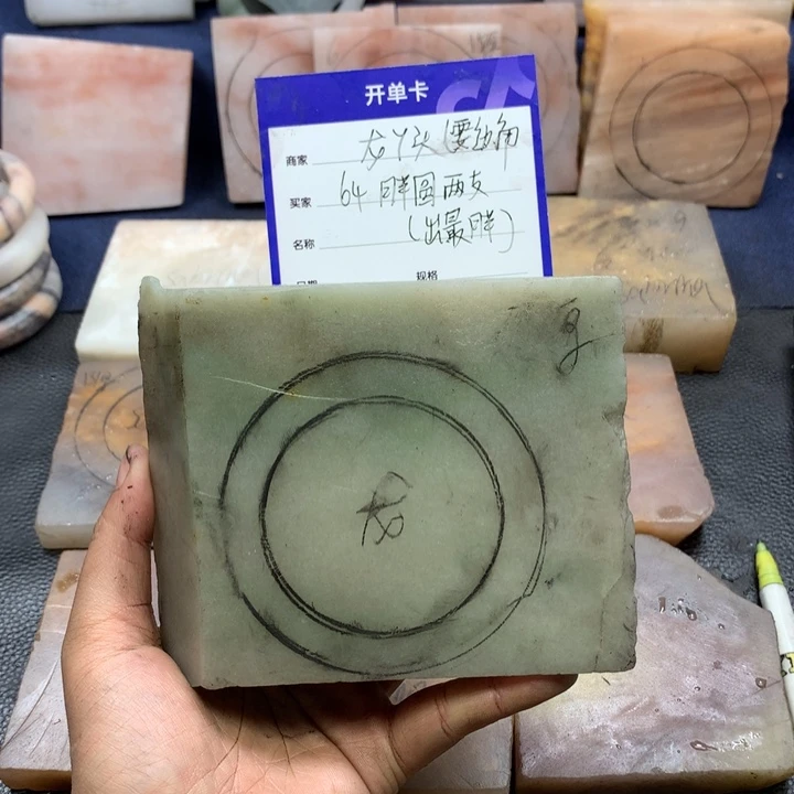 石英质玉手镯未镶嵌龙*头定制手镯