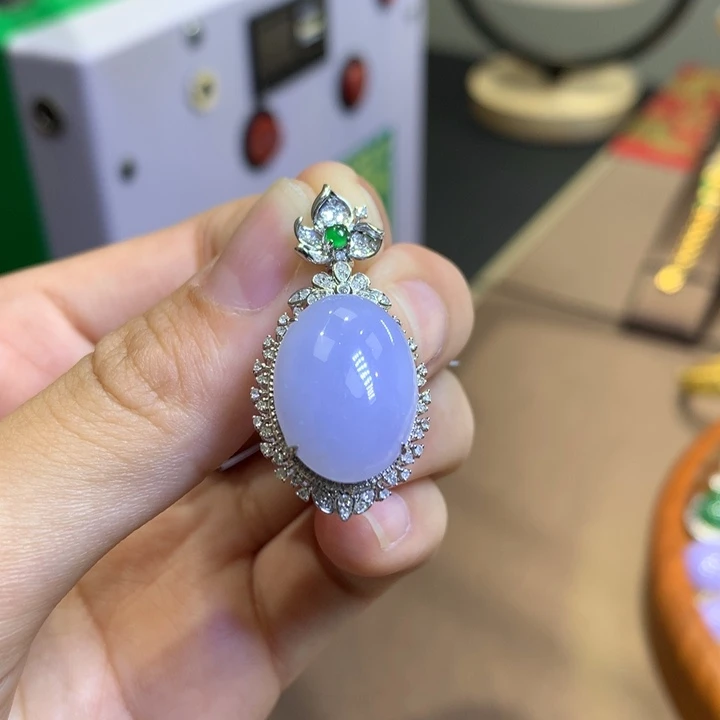 翡翠18K金镶嵌颈饰翡翠