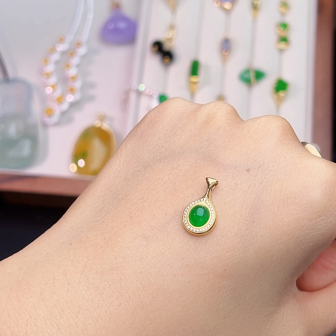 翡翠18K金镶嵌颈饰