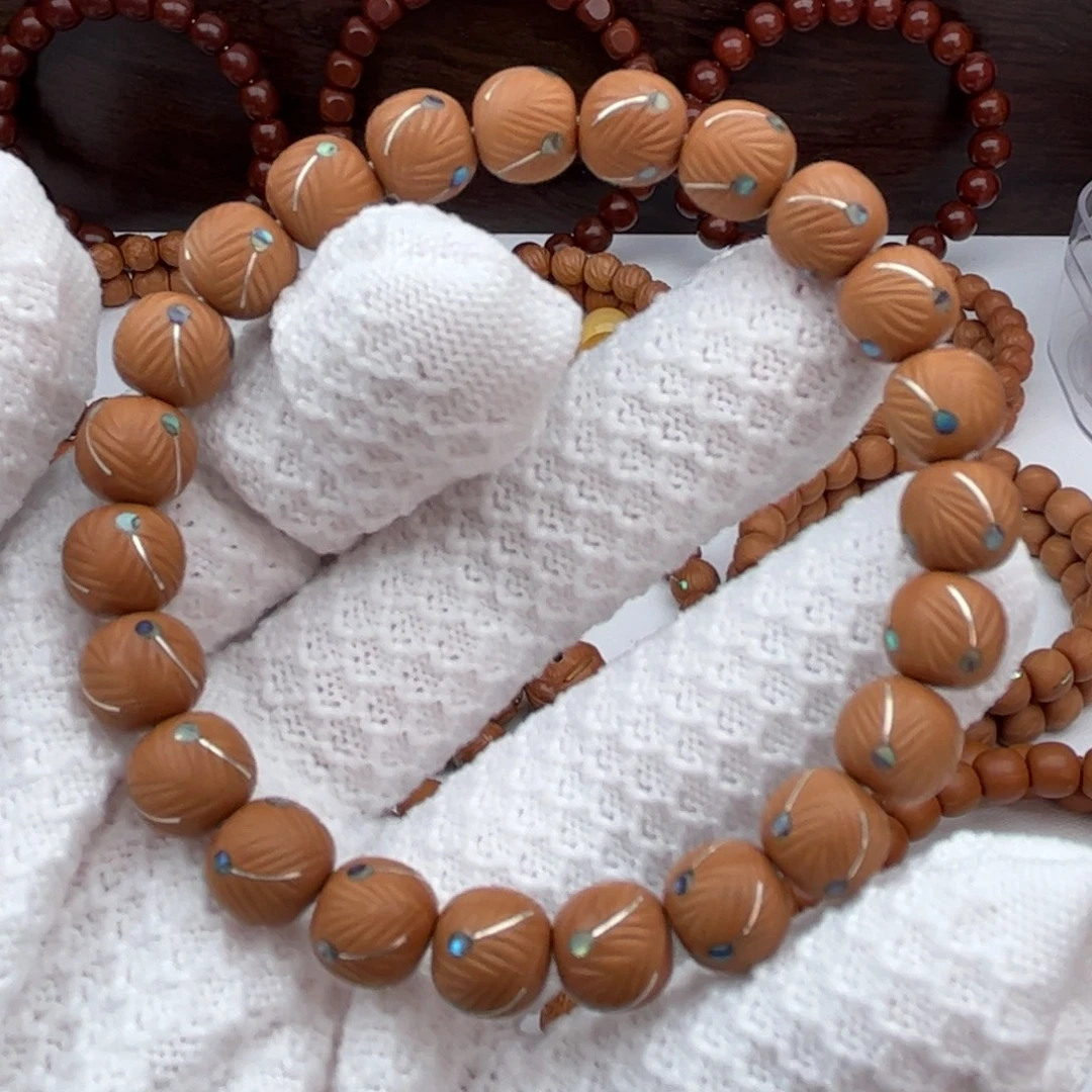 猴头核桃吊坠凤羽