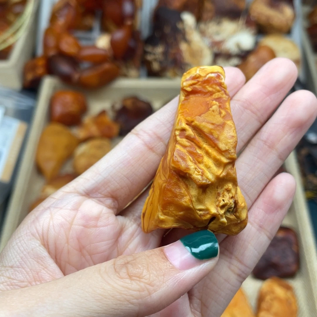 琥珀未镶嵌珠宝奇石