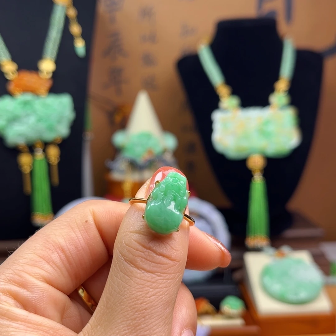 翡翠未镶嵌颈饰天然翡翠戒指