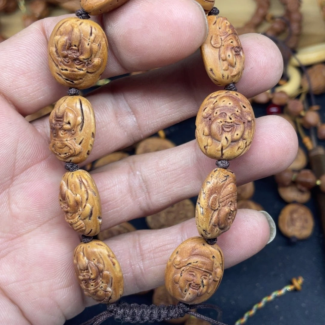 桃核雕刻财神头手串