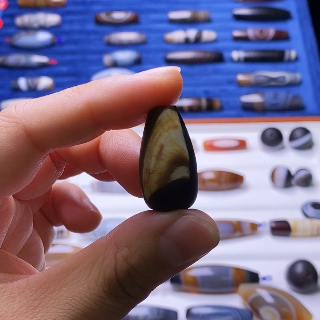 多***吐玛瑙/玉髓未镶嵌颈饰