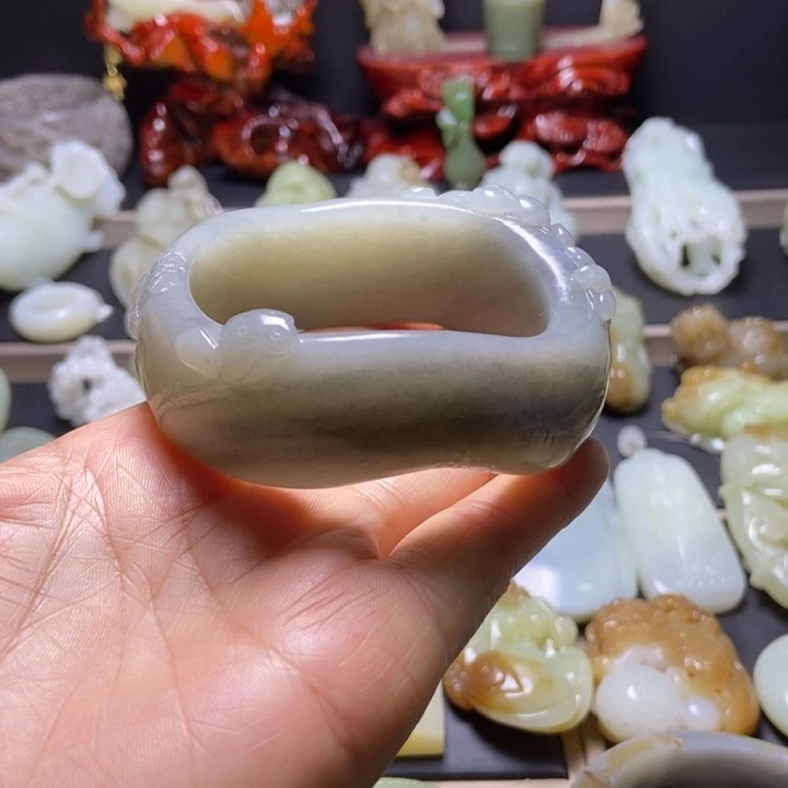 春***华和田玉未镶嵌挂件