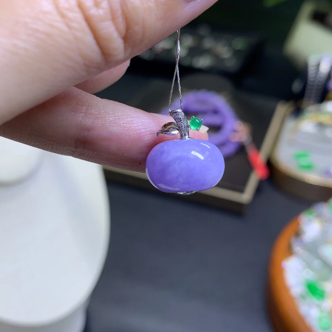 颈饰18K金镶嵌翡翠