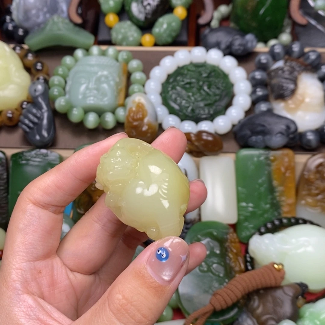 和田玉未镶嵌颈饰