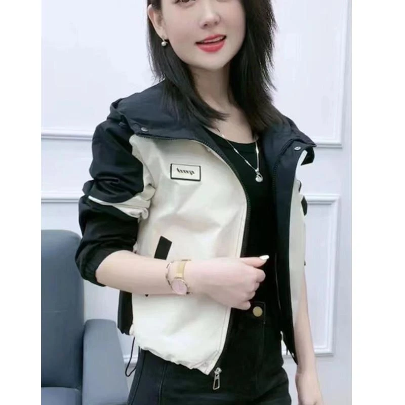 今年流行的短款外套女士小个子冲锋衣宽松显瘦连帽风衣夹克上衣潮