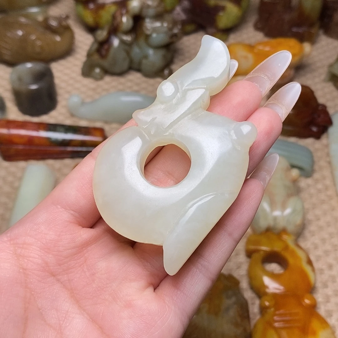 未镶嵌蛇纹石玉颈饰