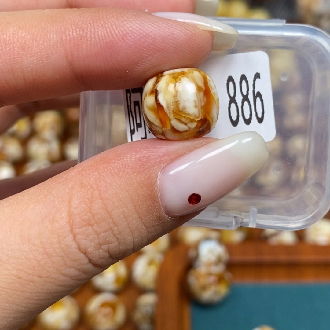沁色蜜蜡未镶嵌886