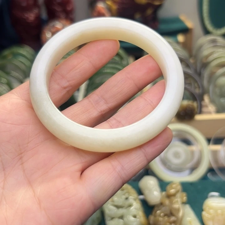 和田玉手镯未镶嵌60.9圈围10232