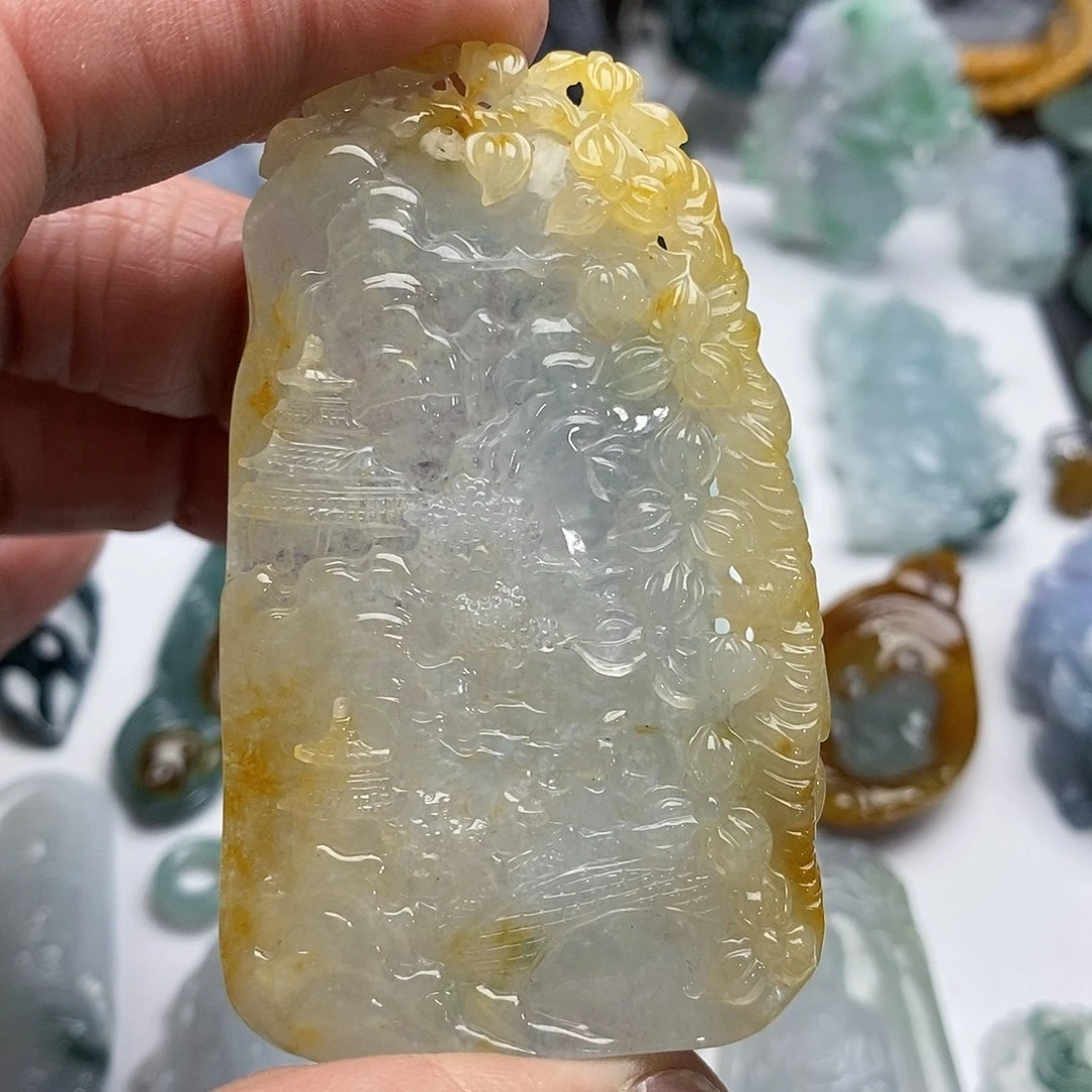 翡翠未镶嵌颈饰冰黄山水