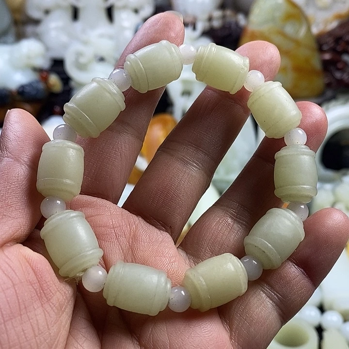 和田玉未镶嵌把件