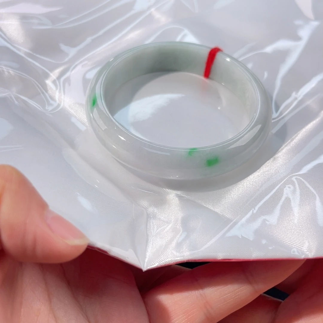 翡翠未镶嵌手镯57.7 一处微微石筋48小时鉴赏