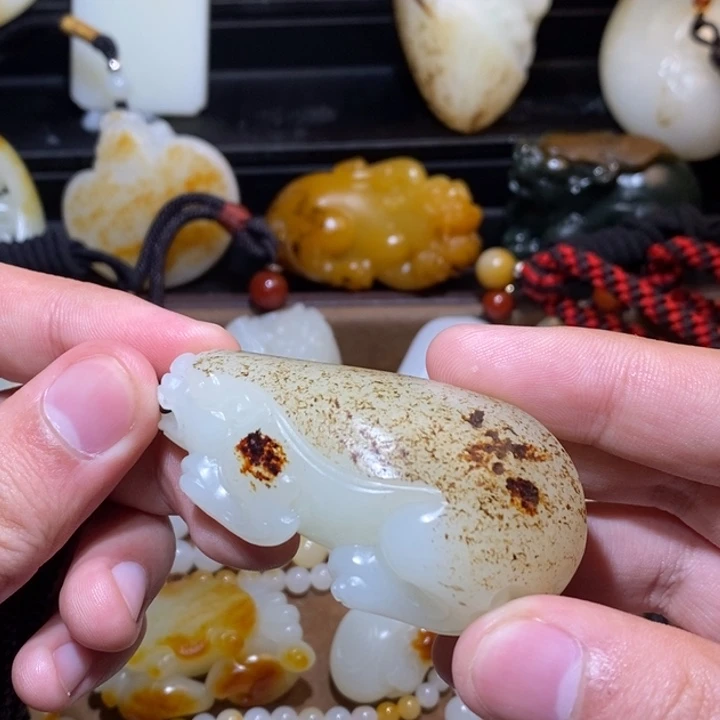 和田玉颈饰未镶嵌啤***生