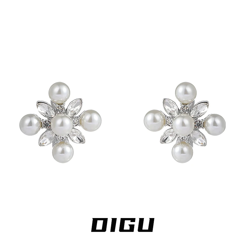 嘀咕家 铜合金仿珍珠耳饰 法式珍珠锆石花朵耳环优雅耳钉气质耳饰