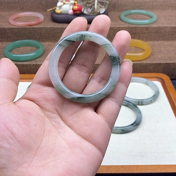 未镶嵌手镯石英质玉2033