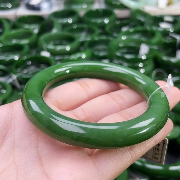 未镶嵌手镯和田玉（碧玉）