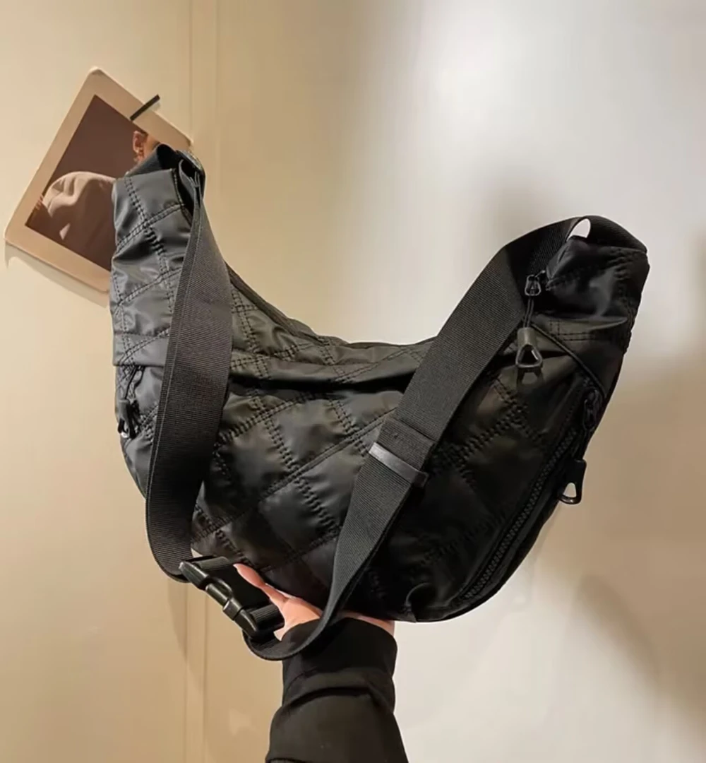 大容量牛津布包包女2025新款时尚百搭菱格单肩托特包单斜挎饺子包