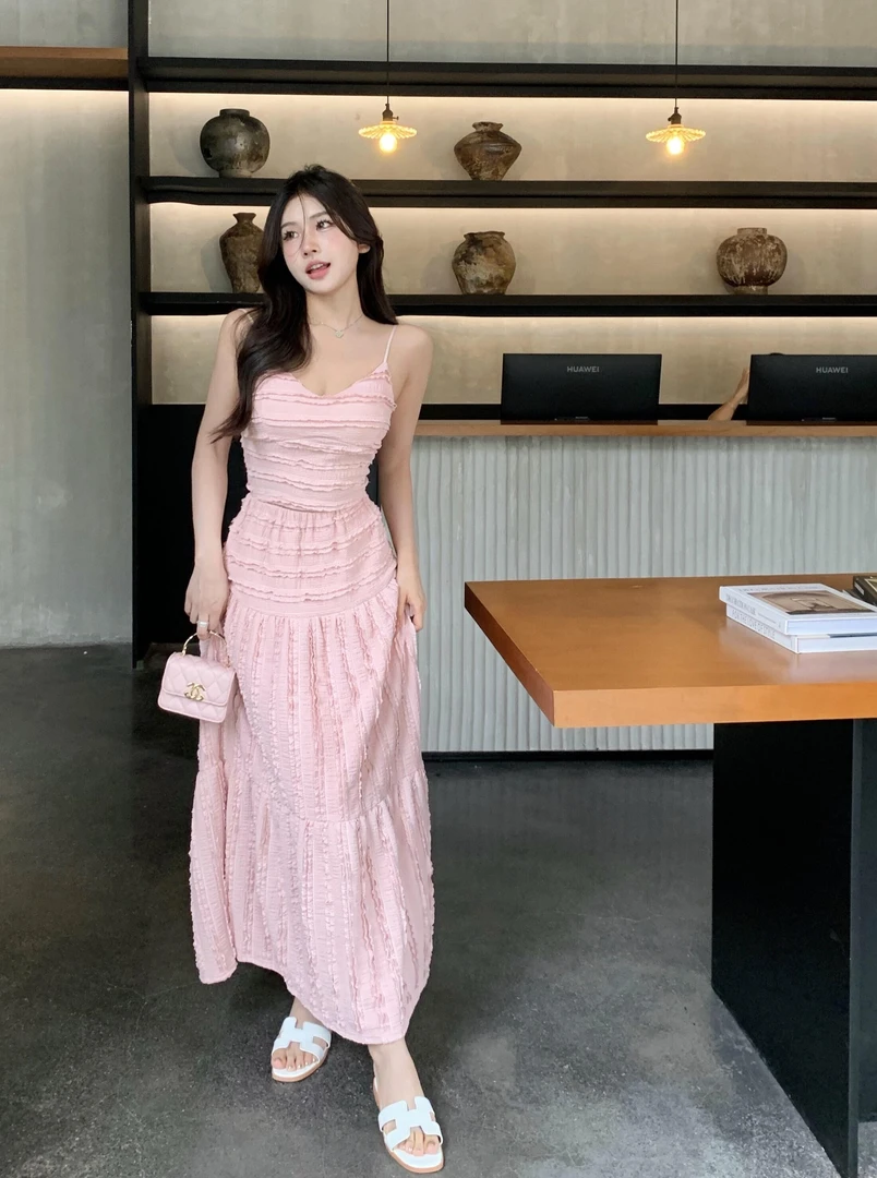 海边度假风吊带连衣裙女夏季法式高级感温柔蕾丝露背长裙两件套