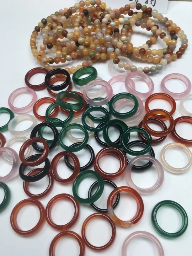 天然玛瑙玉髓戒指戒圈跑环马鞍戒红各彩颜色搭配多样性发货珠宝