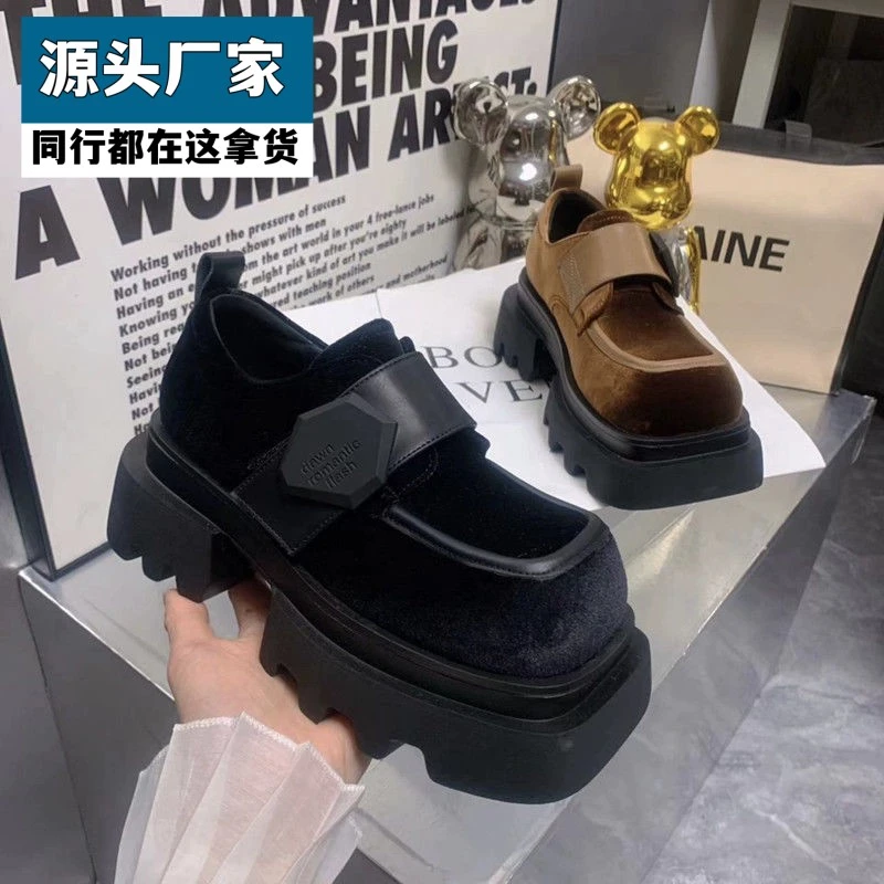 梵乐芬松糕底时尚乐福鞋女方头英伦风帅气魔术贴丝绒鞋厚底小众高