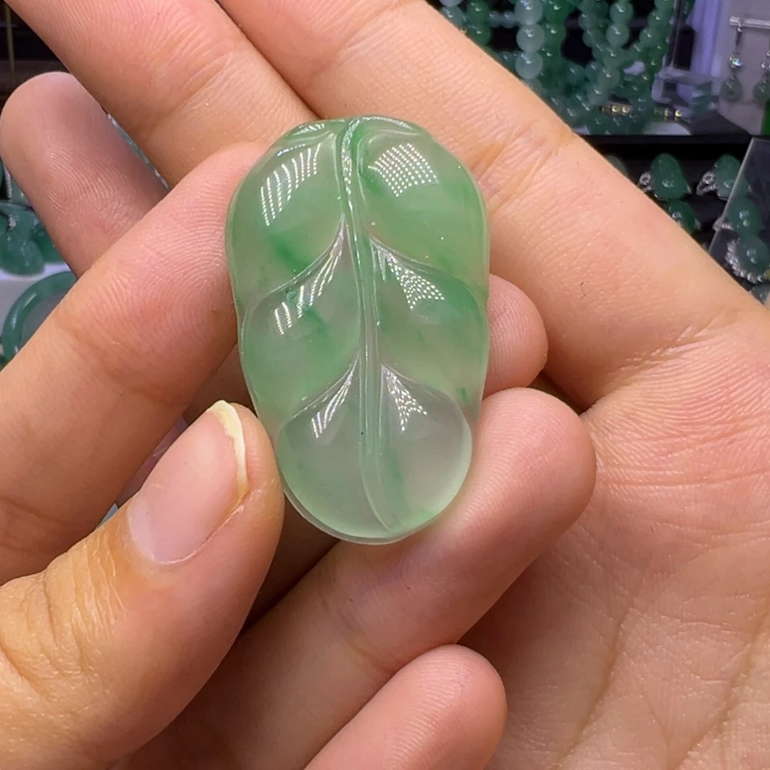 石英质玉（非洲翠）未镶嵌颈饰