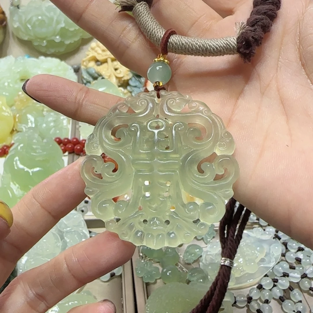 未镶嵌蛇纹石玉吊坠