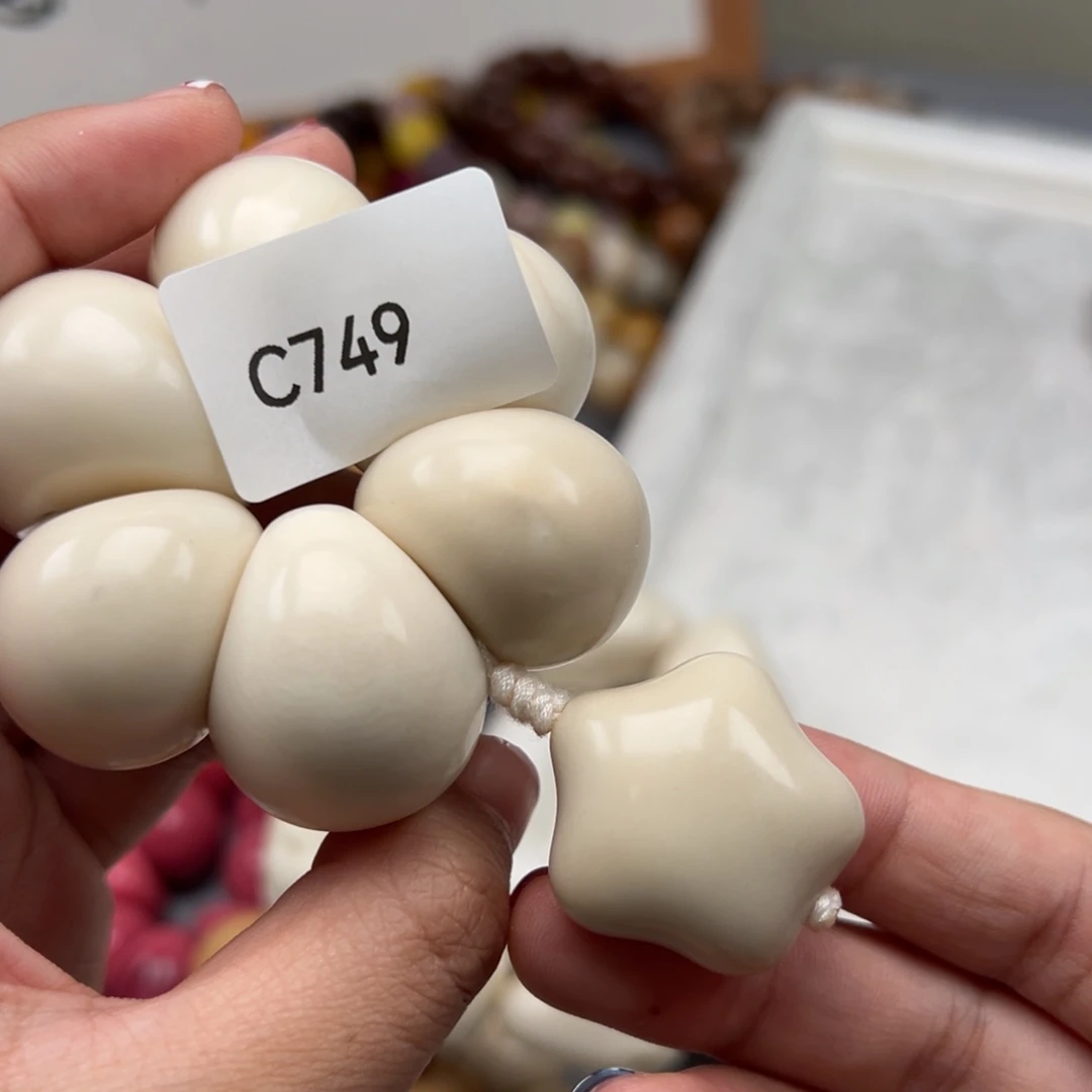 苦***王吊坠菩提根/象牙果C749蒜瓣26-28瑕疵一串